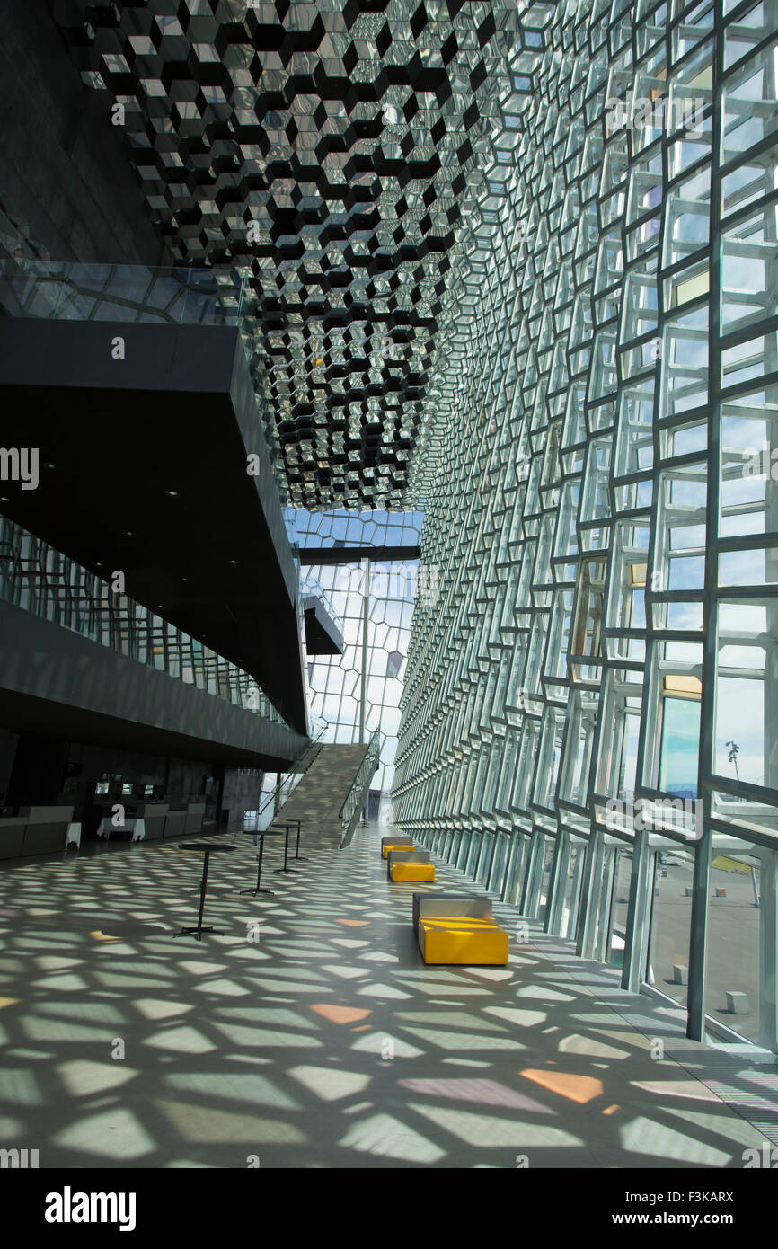 Interni geodetica di Harpa Concert Hall, Reykjavik, Islanda. Foto Stock