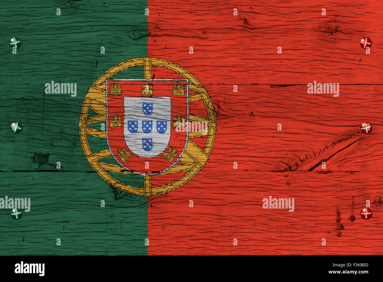 Il Portogallo, Portugese bandiera nazionale. La pittura è la colorata su legno del vecchio treno carrello. Fissaggio tramite viti o bulloni. Foto Stock