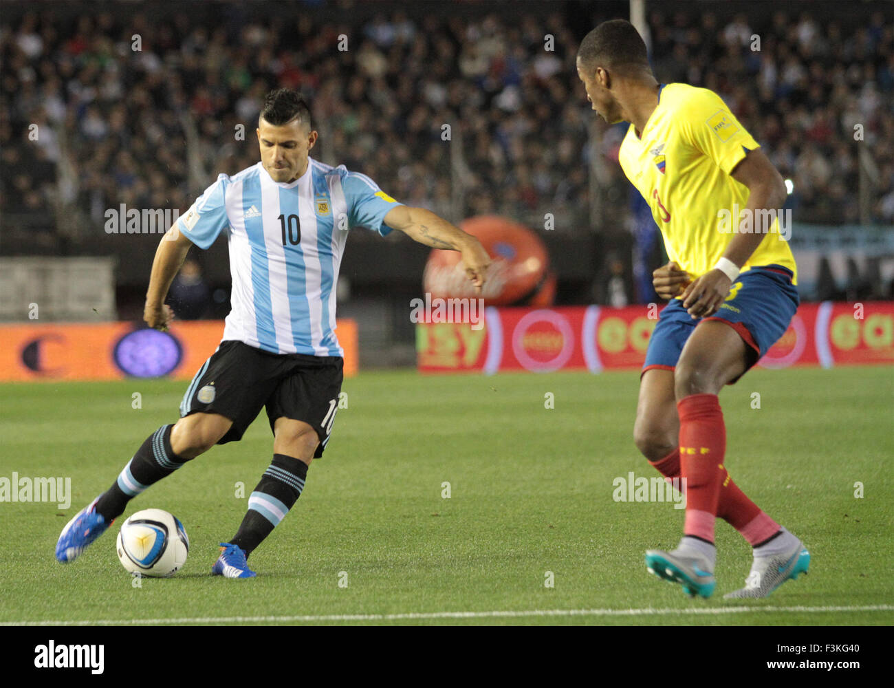 Buenos Aires, Argentina. Il 9 ottobre, 2015. - Sergio Aguero dell Argentina durante il primo turno di qualificazioni alla Coppa del Mondo di Russia 2018 contro Ecuador in Stadio Monumentale. (Foto: Néstor J. Beremblum) Credito: Néstor J. Beremblum/Alamy Live News Foto Stock