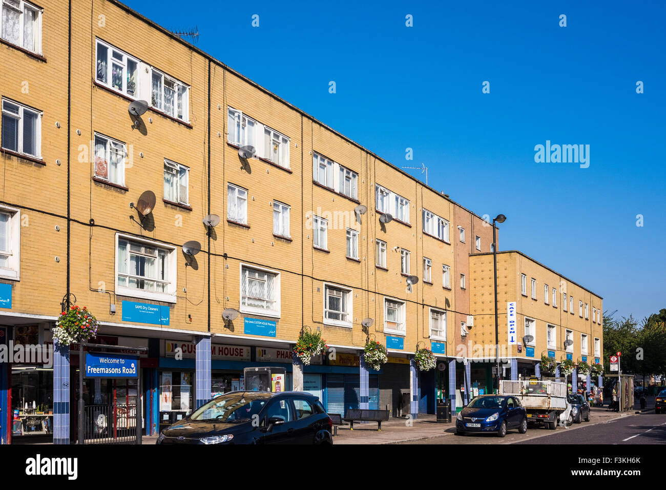 Shopping parade framassoni road, Borough of Newham, London, England, Regno Unito Foto Stock