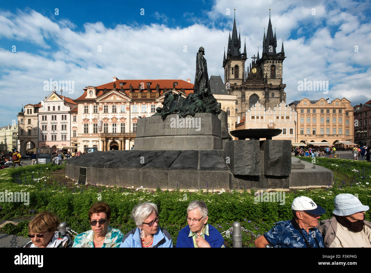 Palazzo Kinsky, la Chiesa di Nostra Signora di Tyn, Piazza della Città Vecchia, Jan Hus monumento, Staromestske namesti, Praga, Repubblica Ceca Foto Stock