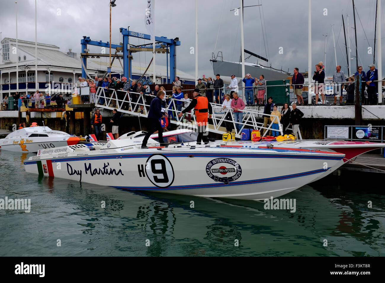 Classico Don Aronow., progettato Dry Martini Boat forma 1970s 1980s Cowes Torquay Cowes, Cowes Classic, Power Boat Race, Isola di Wight, Inghilterra, REGNO UNITO, Foto Stock