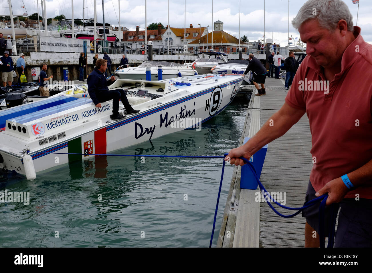 Classico Don Aronow., progettato Dry Martini Boat forma 1970s 1980s Cowes Torquay Cowes, Cowes Classic, Power Boat Race, Isola di Wight, Inghilterra, REGNO UNITO, Foto Stock
