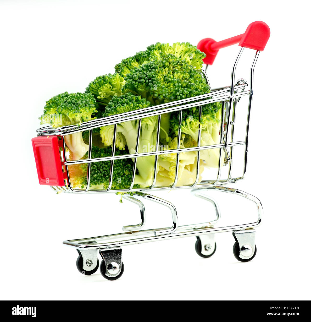 Vista orizzontale di broccoli organico in miniatura carrello Foto Stock