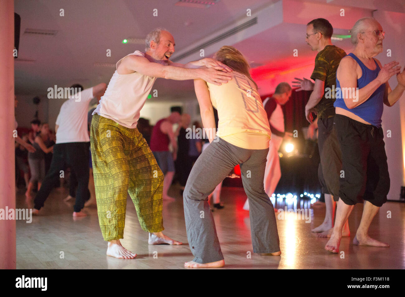 5ritmi classe, cinque ritmi Classe di ballo, pratica di meditazione, London, England, Regno Unito Foto Stock