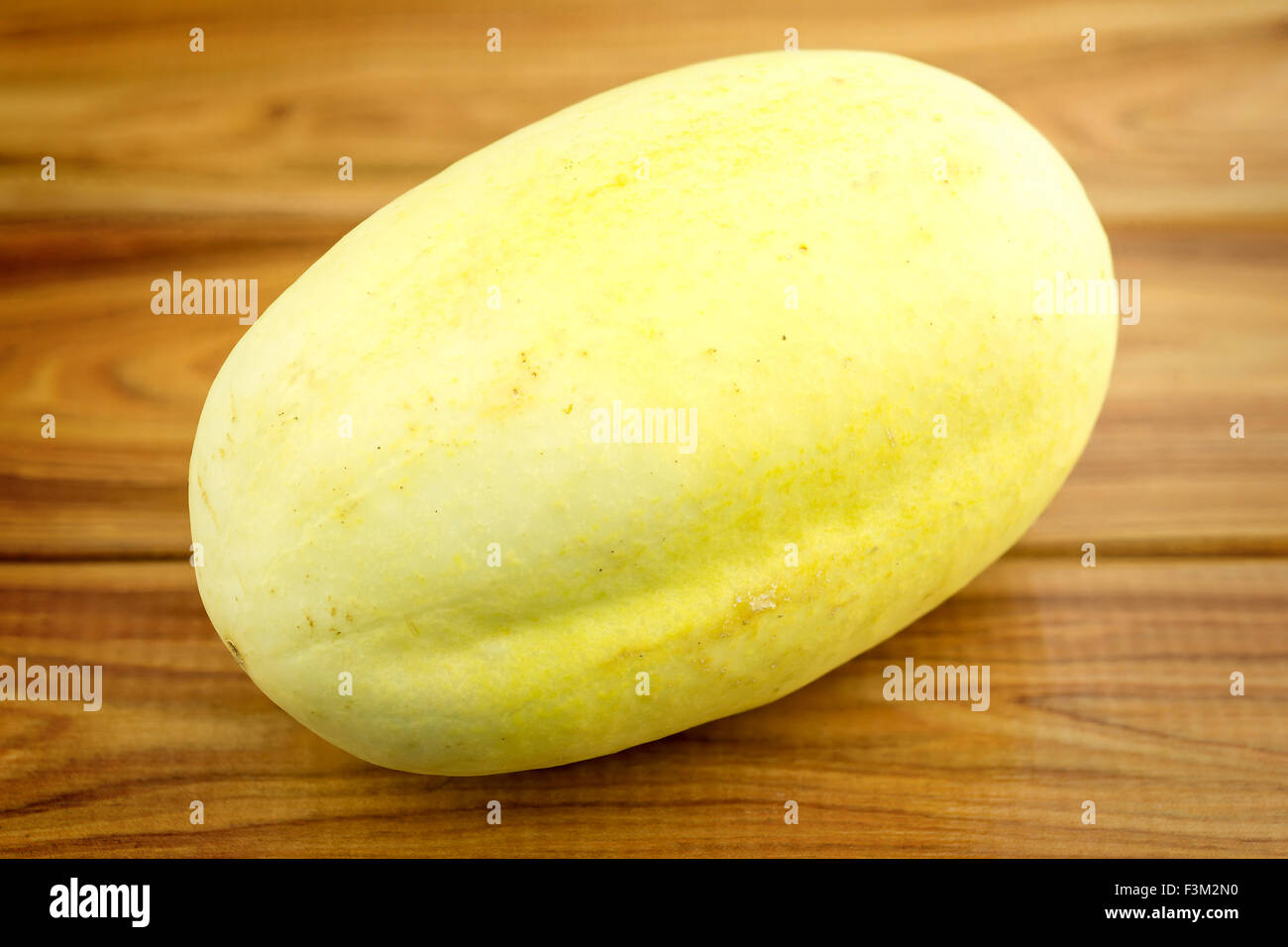 Gli agricoltori rustico colpo di mercato della mela biologico cetriolo di cristallo Foto Stock