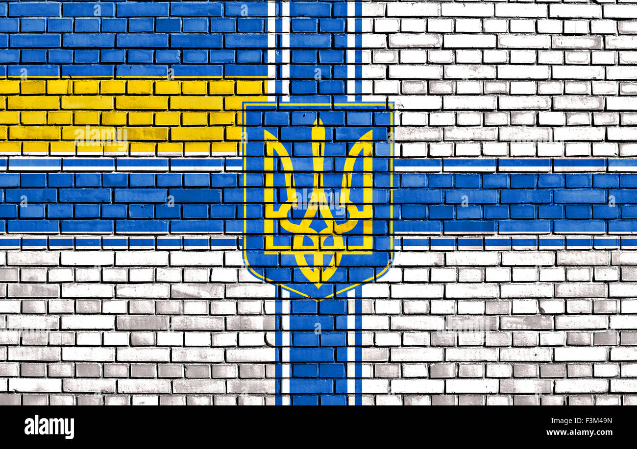 Il ministro ucraino di difesa bandiera in mare dipinta su un muro di mattoni Foto Stock