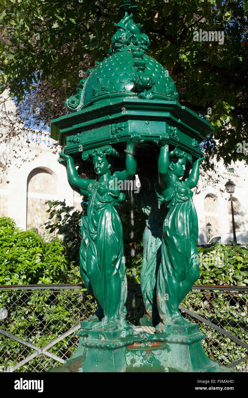 Vintage fontana di acqua a Parigi Foto Stock