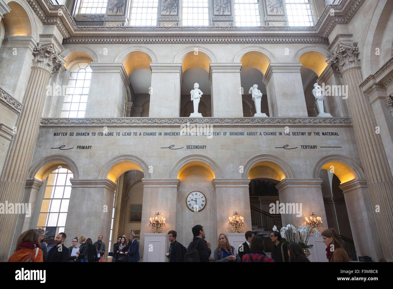 Woodstock, Oxfordshire, Regno Unito. 09/10/2015. La mostra 'All'interno di un ambito della distanza", Lawrence Weiner a Blenheim Palace apre il 10 ottobre e durerà fino al 20 dicembre 2015. Foto Stock