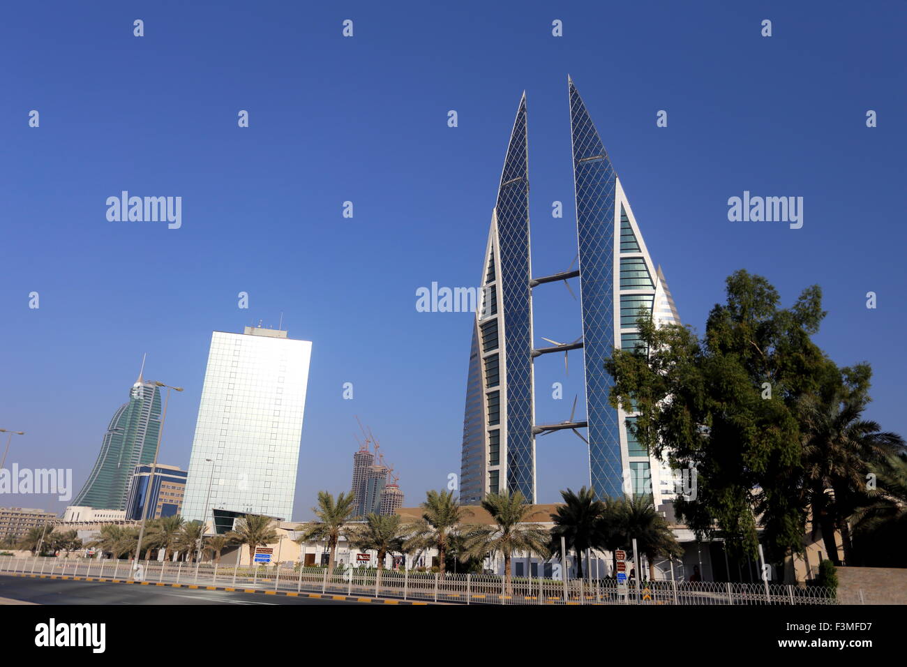 World Trade Center, con la Finanziaria in porto la distanza, Manama, Regno del Bahrein Foto Stock