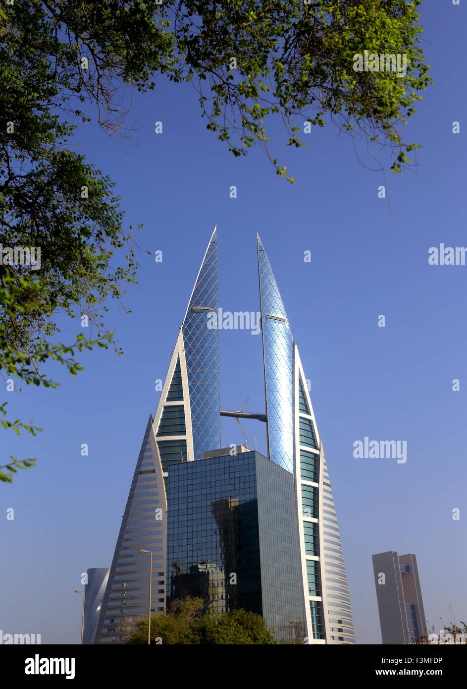 World Trade Center, con il Four Seasons Hotel in background, Manama, Regno del Bahrein Foto Stock