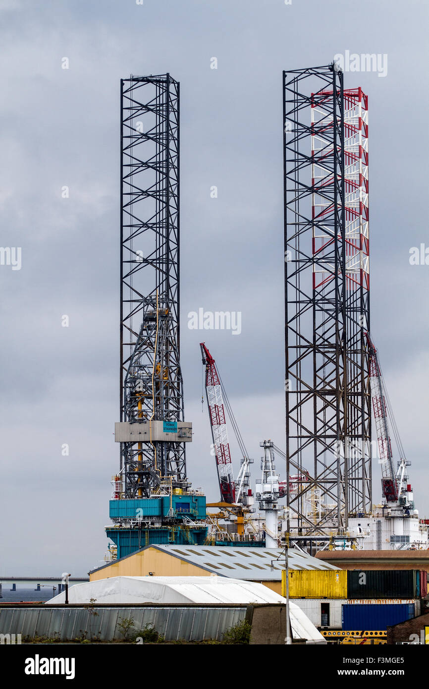 Il Rowan Stavanger jack-up oil rig ormeggiato al Prince Charles Wharf a Dundee, Regno Unito Foto Stock