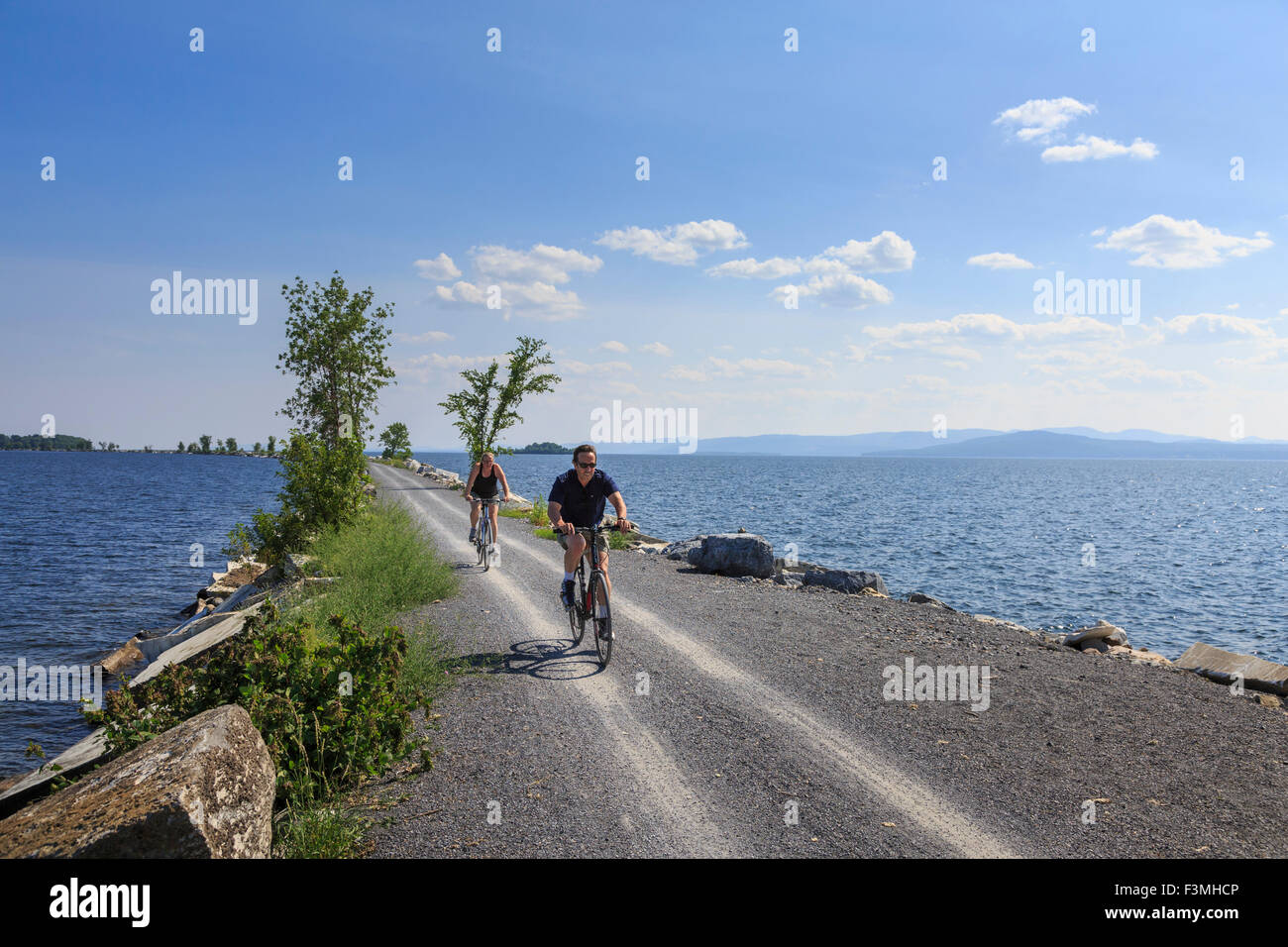 Pista ciclabile, Colchester Causeway parco sul Lago Champlain, Burlington, Vermont, USA Foto Stock