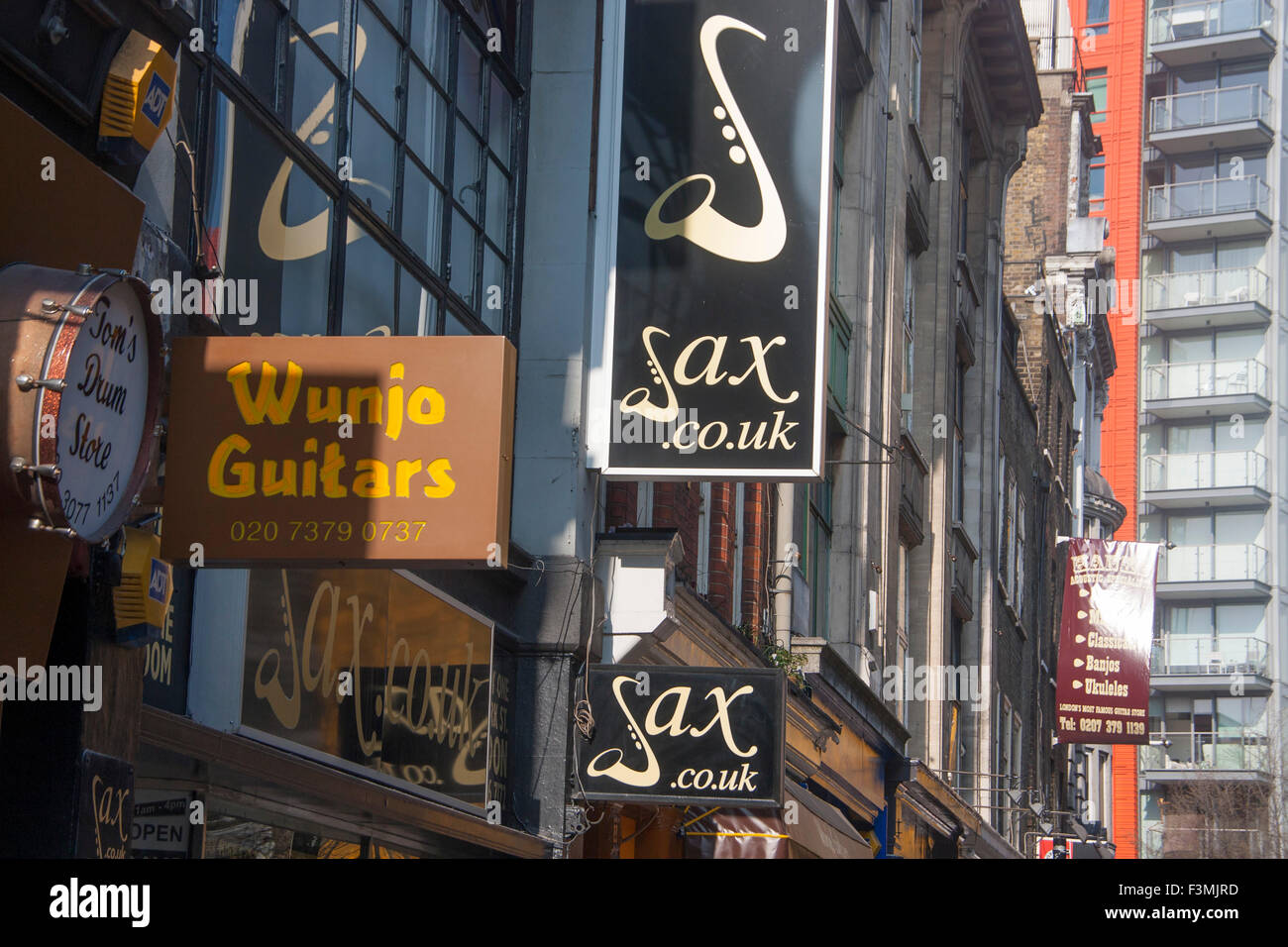 Denmark Street music shop segni Londra Inghilterra REGNO UNITO Foto Stock