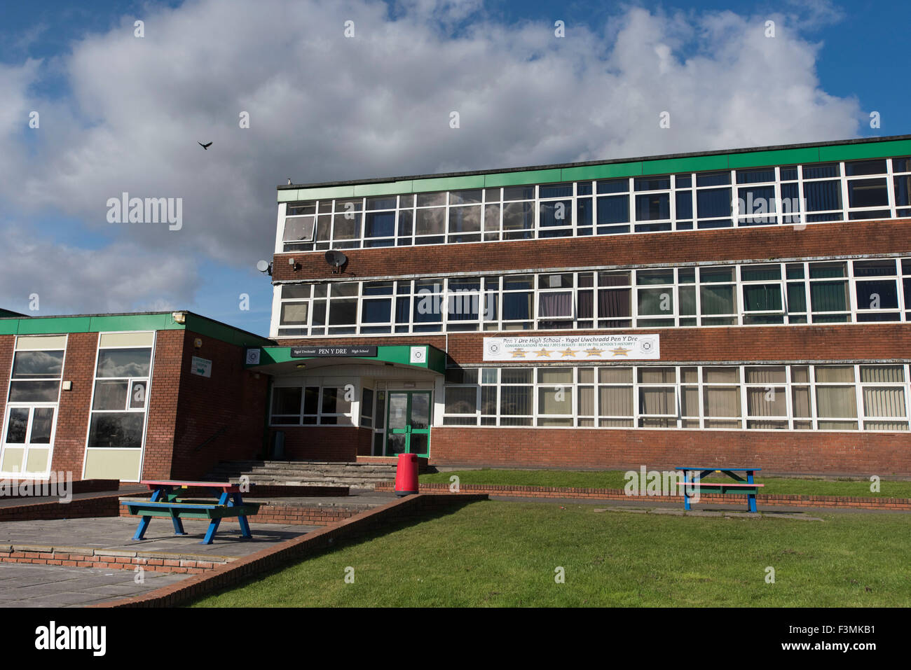 Pen-Y-Dre High School a Merthyr, nel Galles del Sud. Foto Stock