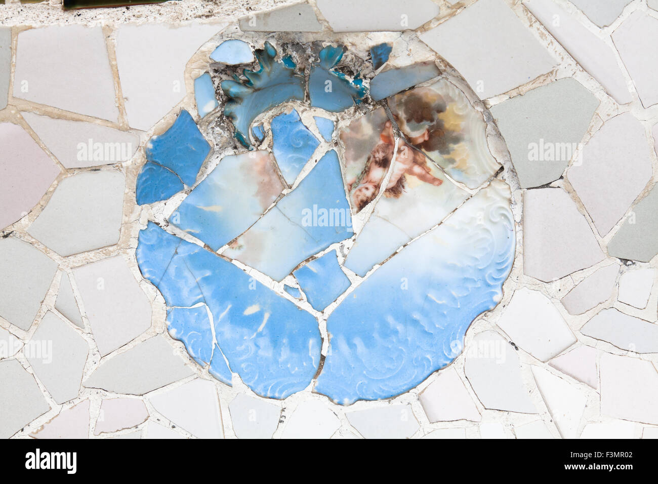 Piastrelle nel parco Guell Barcellona, Spagna. Foto Stock