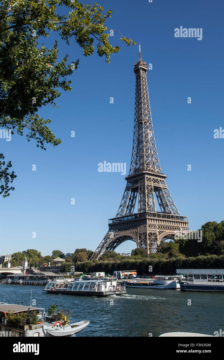 La Torre Eiffel e al fiume Senna a Parigi Foto Stock