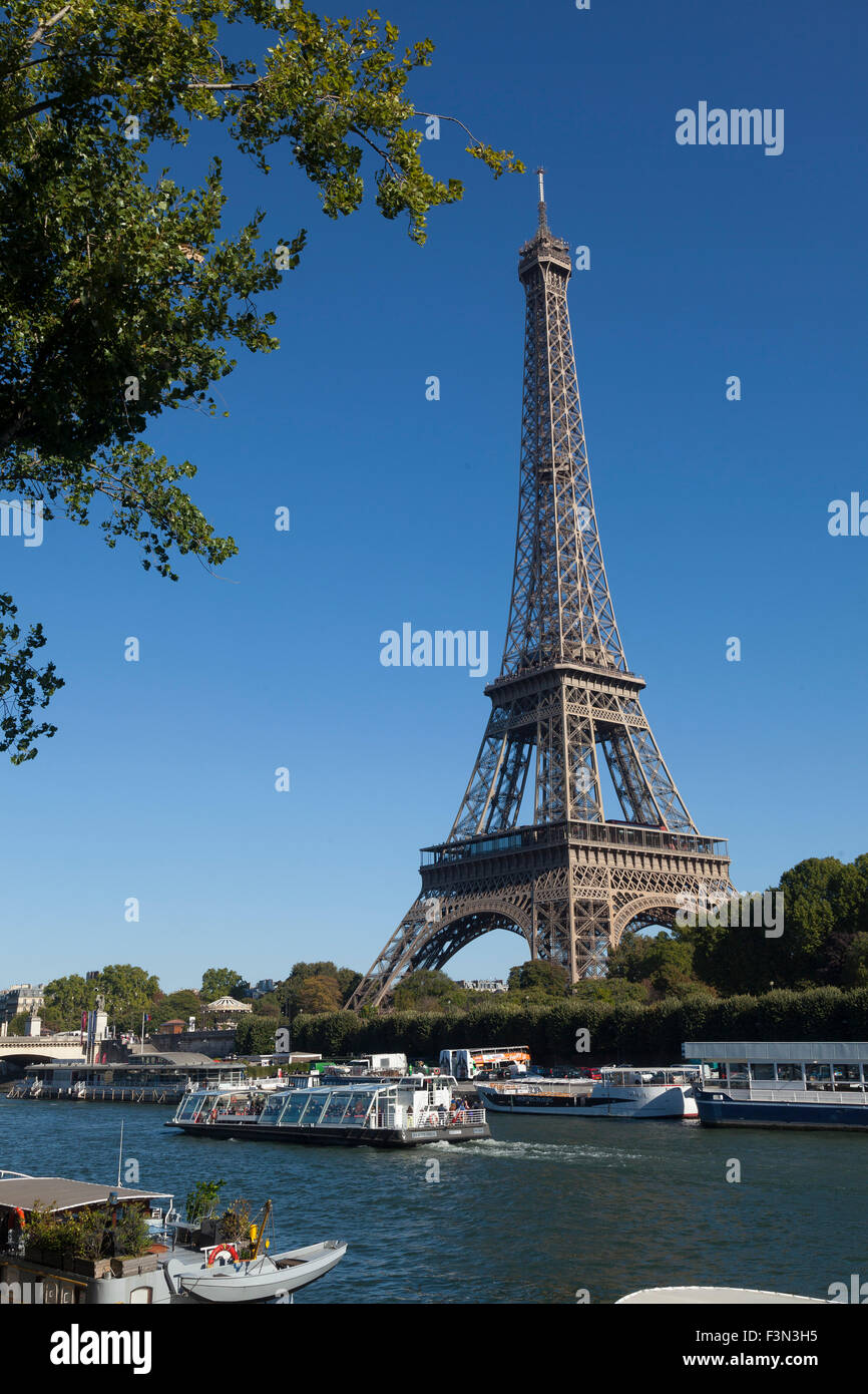 La Torre Eiffel e al fiume Senna a Parigi Foto Stock