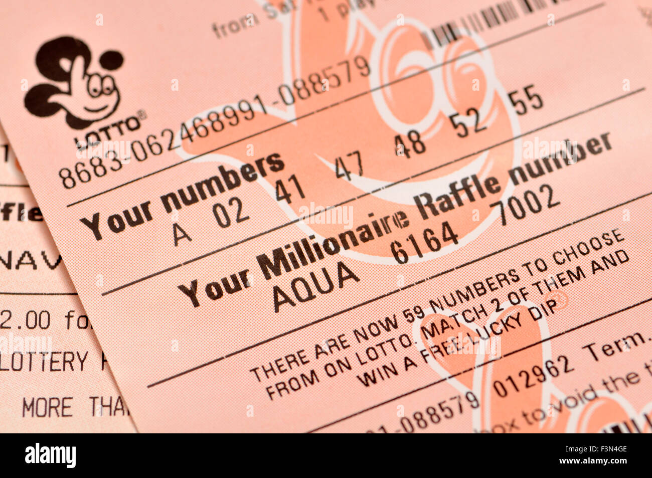 Regno Unito. 10 ottobre, 2015. Modifiche per la lotteria nazionale "Lotto", aumentando il numero di sfere da 49 a 59, riduce la possibilità di vincere il jackpot da 1/14 milioni a 1/45 milioni di credito: PjrNews/Alamy Live News Foto Stock