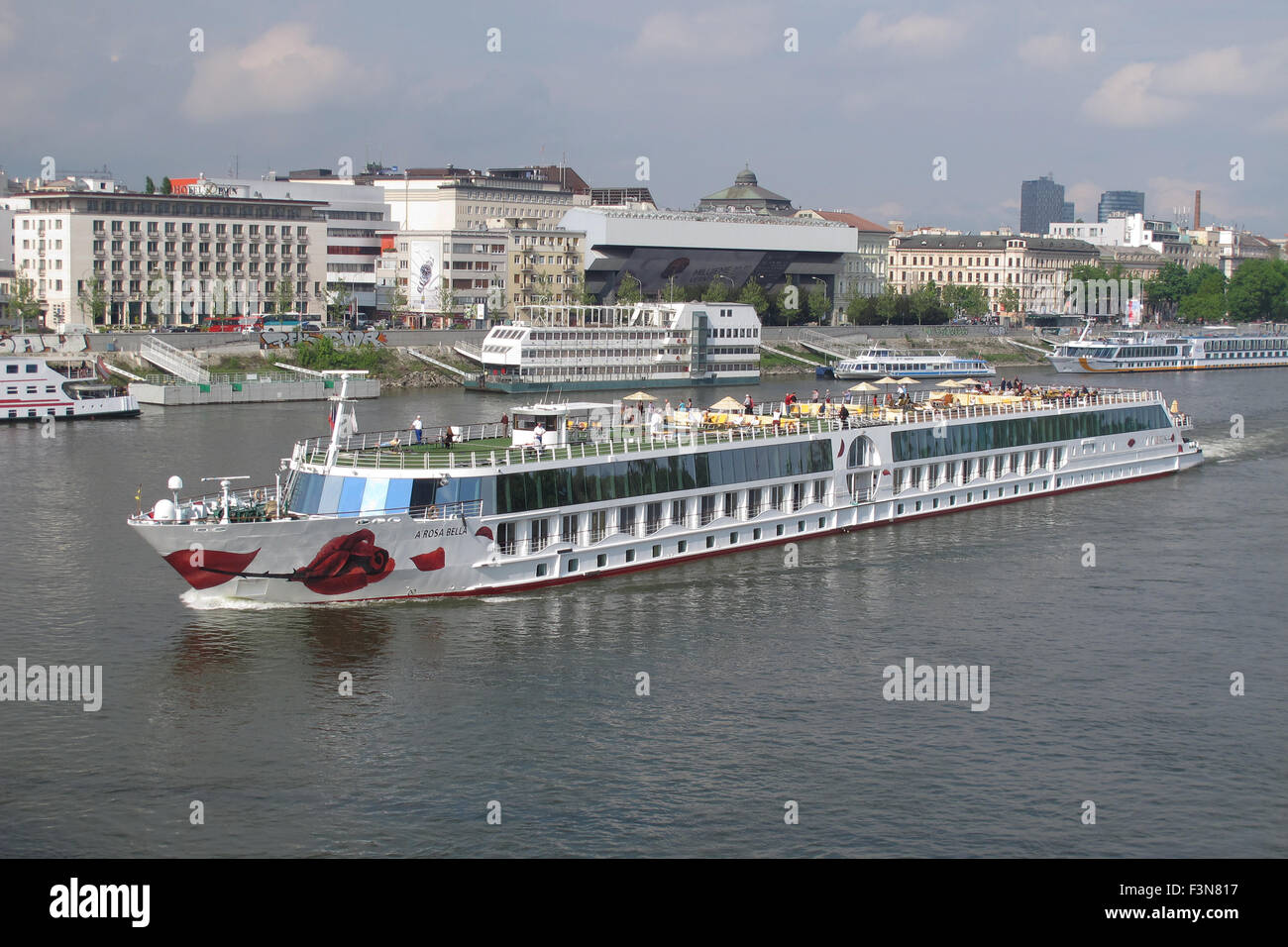 Fiume Danubio in nave da crociera il lungofiume di Bratislava, Slovacchia Foto Stock