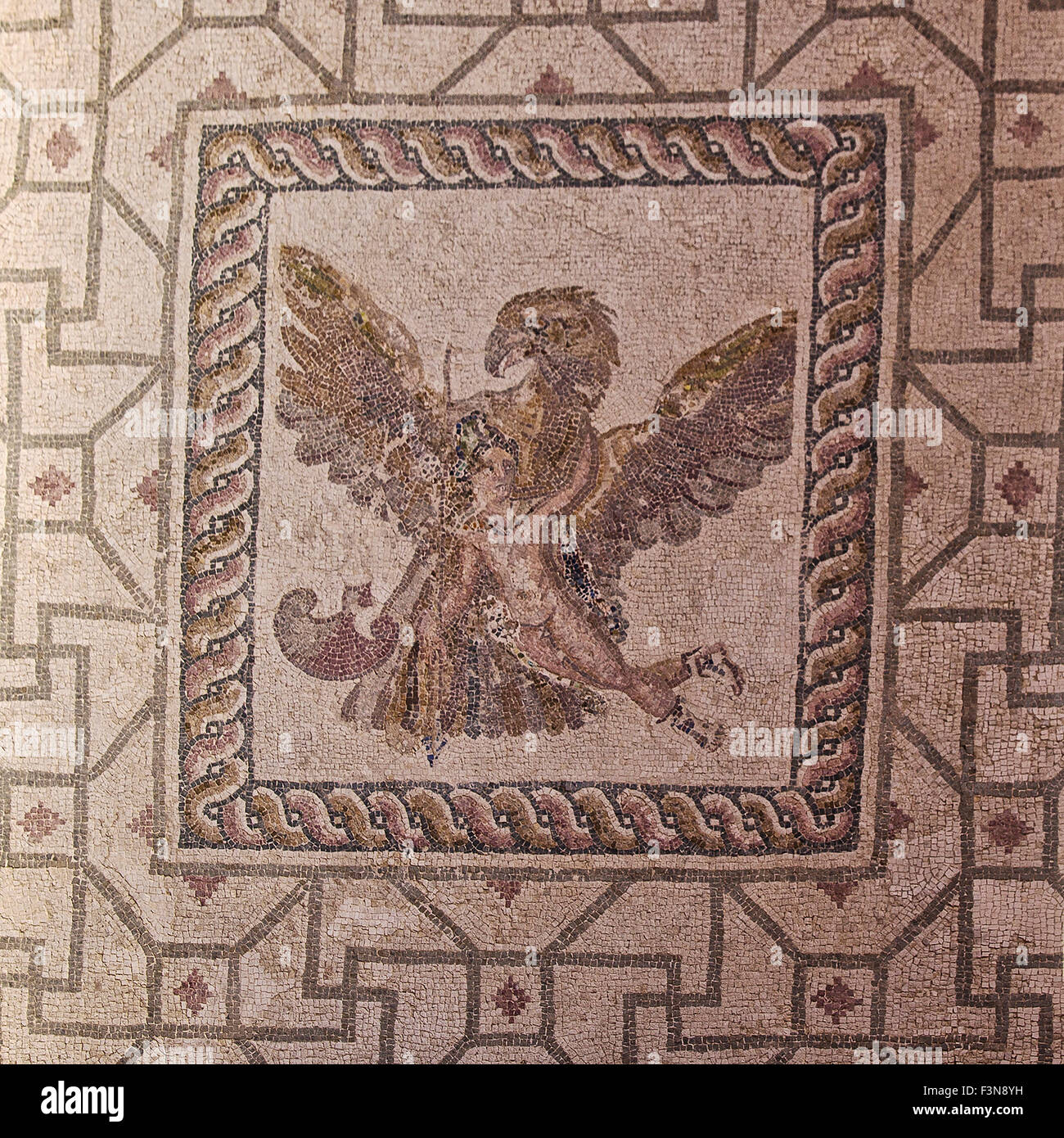 Il mosaico di Zeus rapire Ganimede nella casa di Dionysos in Paphos Parco Archeologico di Cipro Foto Stock