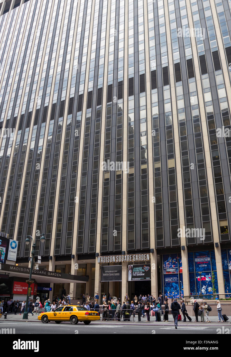 La parte anteriore del Madison Square Garden e dalla Penn Station, Settima Avenue, New York City Foto Stock