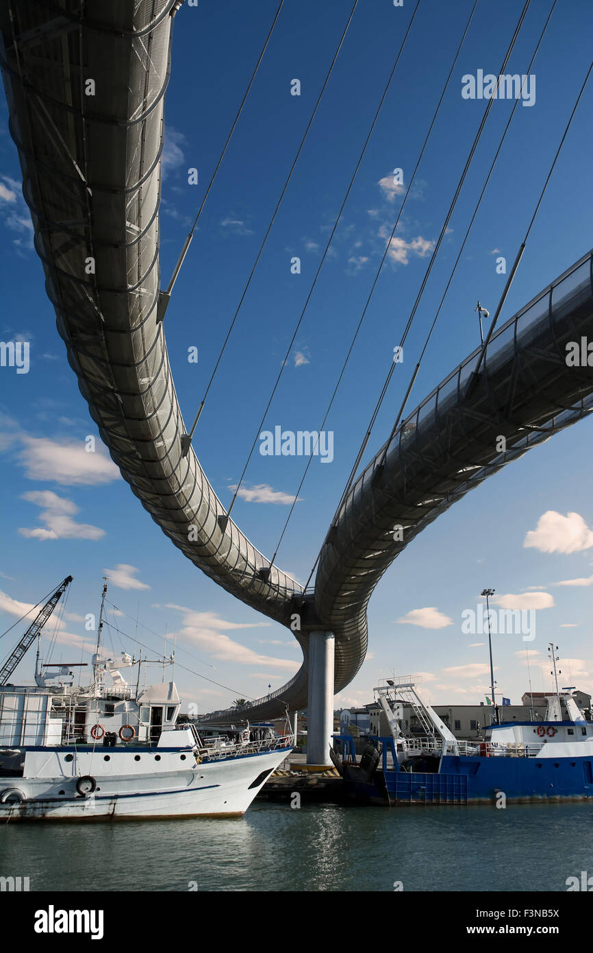 Ciclabile pedonale ponte pescara immagini e fotografie stock ad alta ...