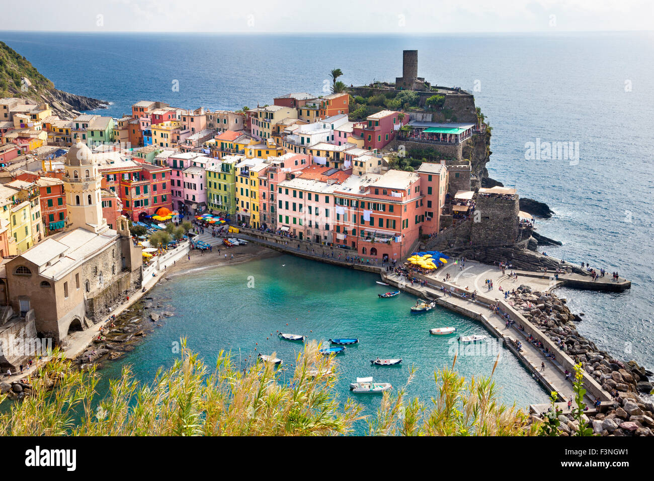 Vernazza, uno dei 5 paesini delle Cinque Terre, Italia Foto Stock