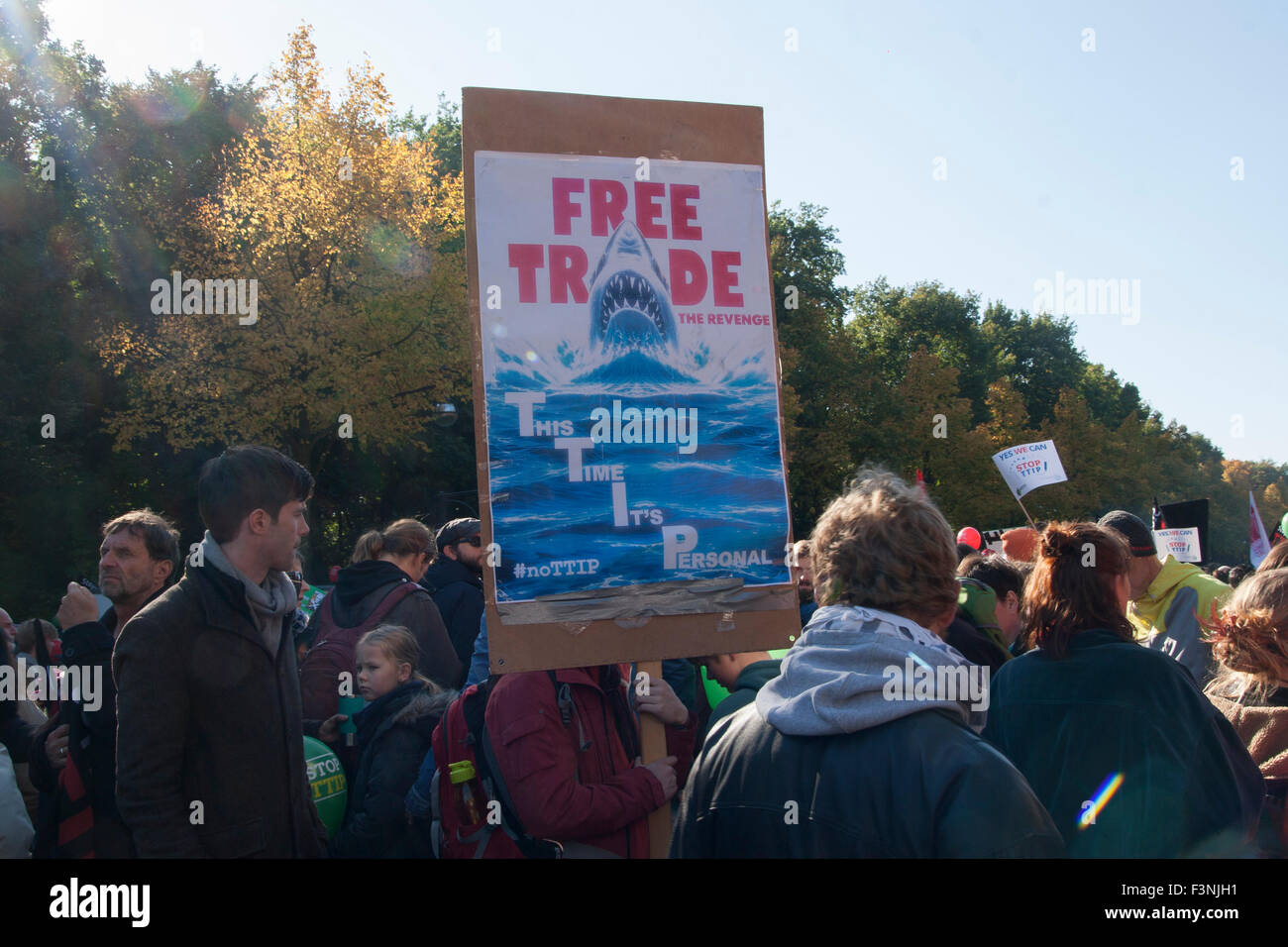 Berlino, Germania. 10 ottobre, 2015. Dimostrazione contro TTIP e CETA a Berlino, Germania. Foto Stock