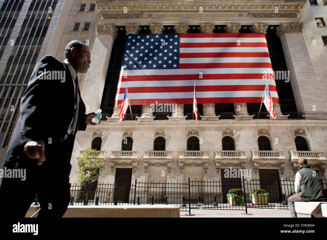 New York Stock Exchange. 11 Wall Street (chiusa al pubblico per motivi di  sicurezza). L'edificio della borsa, o semplicemente chiamato anche Foto  stock - Alamy