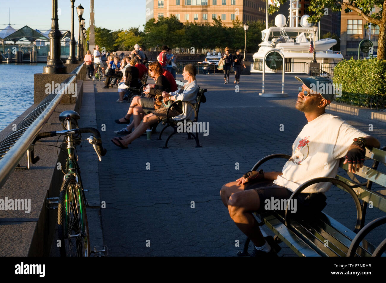 In Battery Park, entrambi i residenti e i turisti hanno la possibilità di una serie di attività senza lasciare l'interno-ameni della città Foto Stock