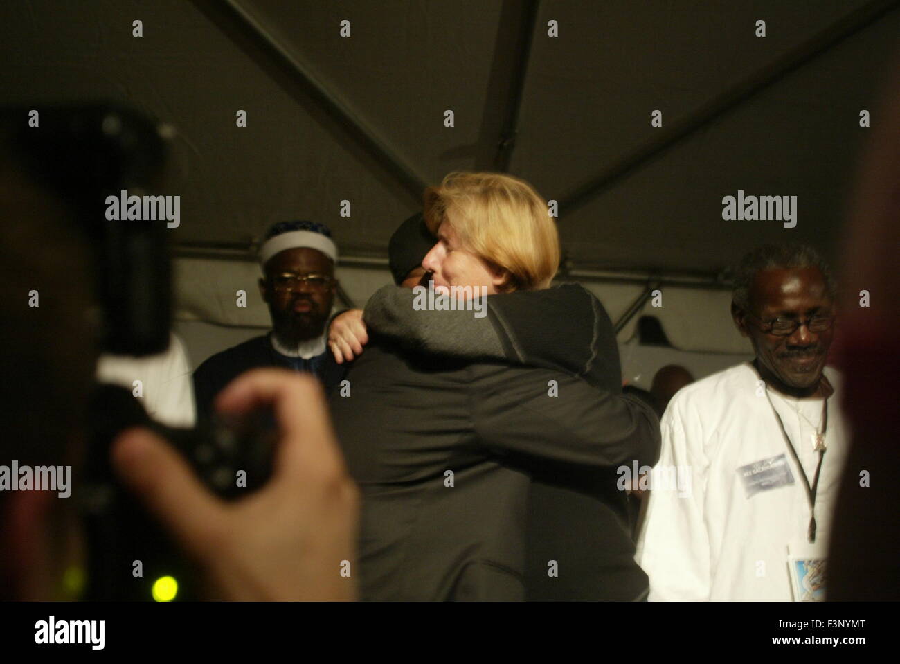 Cindy Sheehan si incontra con altri militante in Washington D.C. per protestare contro George Bush e la guerra in Iraq Foto Stock