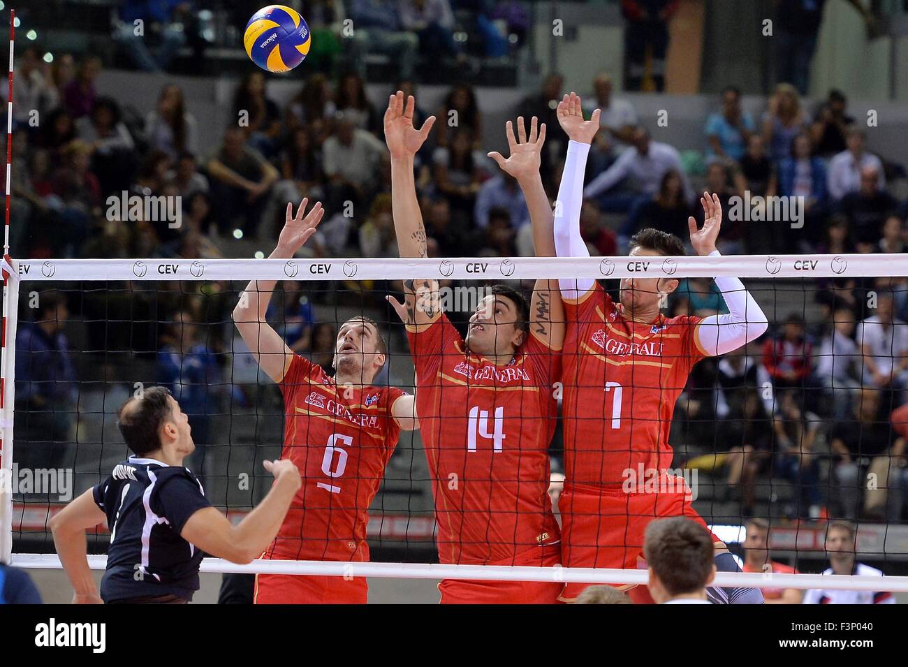 Torino, Italia. 10 ottobre, 2015. 2015 uomini europeo di pallavolo campionato - Pool B: Francia vs. Estonia al Palavela di Torino (Italia Foto Stock