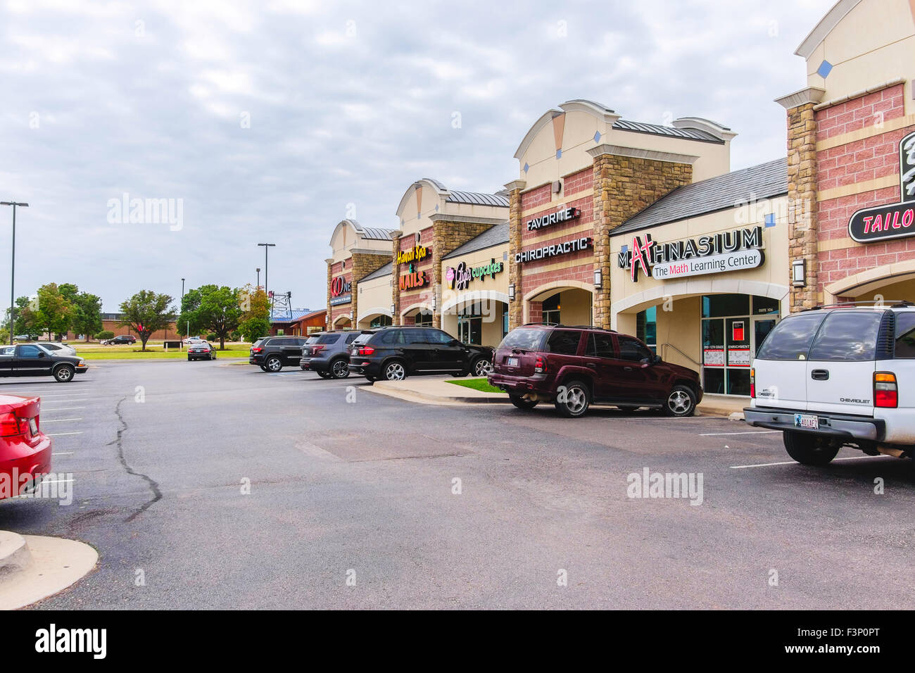 Una striscia mall esterno in Oklahoma City, Oklahoma, Stati Uniti d'America. Foto Stock
