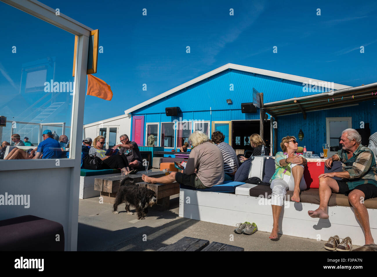 2 Luglio, 2014 Zandzee Bar a paal 11 a Noordzee Beach è un luogo pittoresco con buon cibo e bevande. La spiaggia è molto Foto Stock
