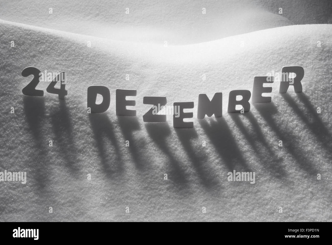 Parola bianco 24 Dezember significa 24 dicembre sulla neve Foto Stock