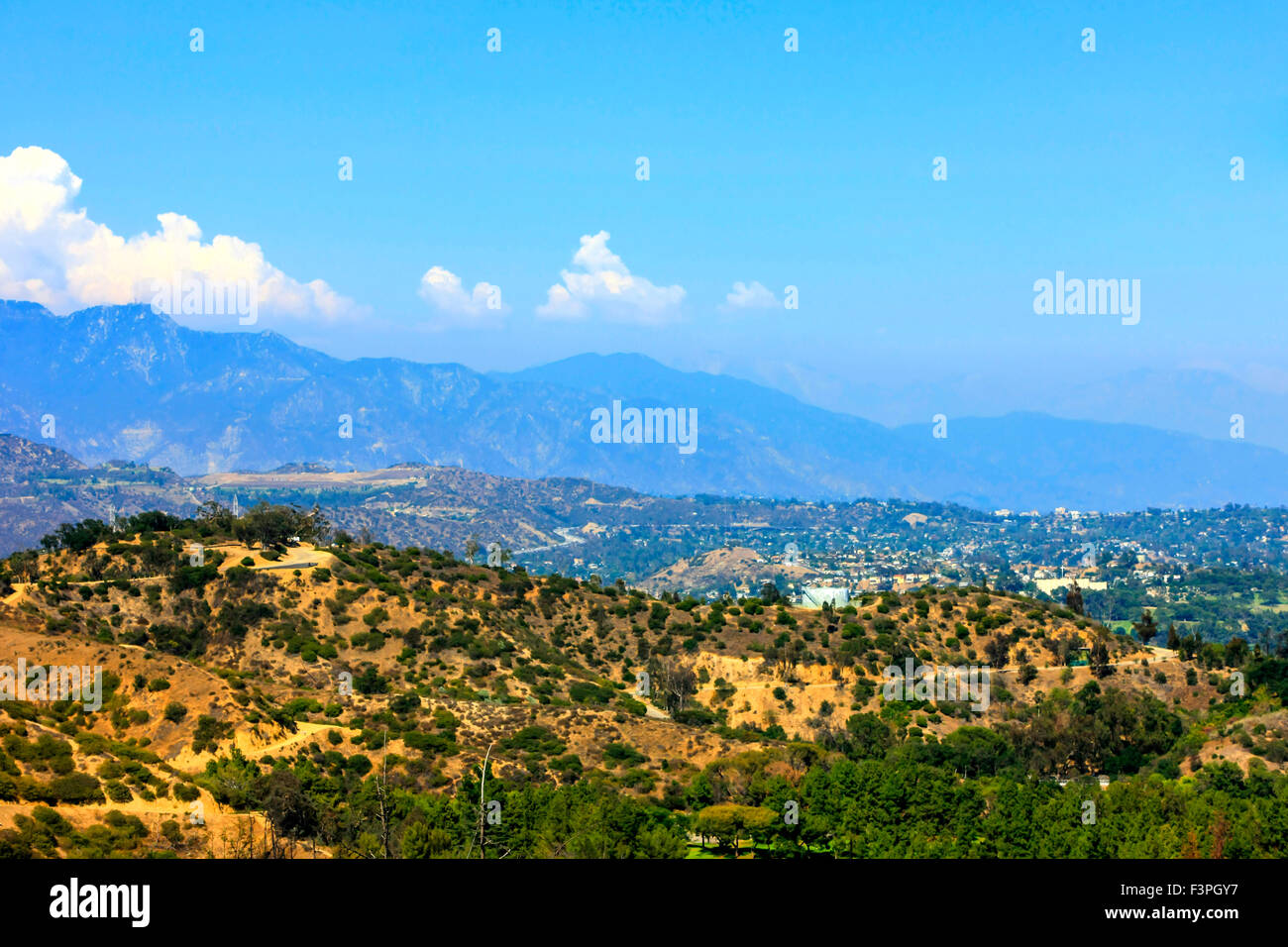 Vista del monte Wilson e il Deukmejian Wilderness Park a est di Los Angeles CA Foto Stock