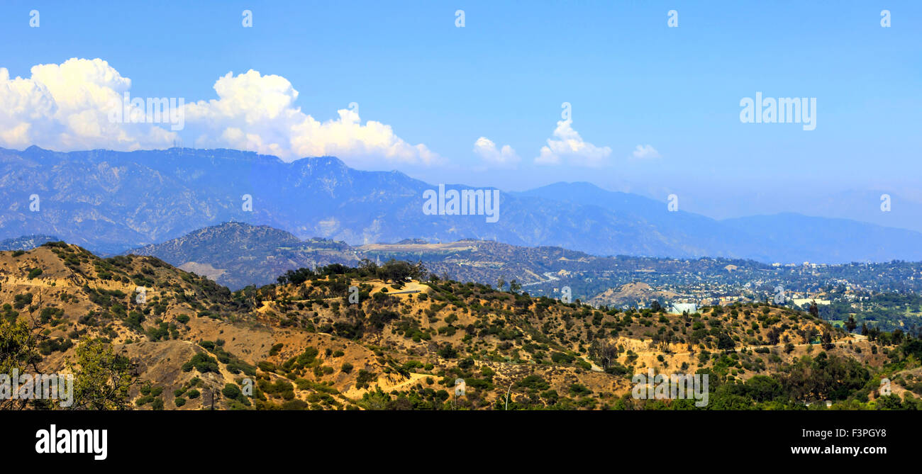 Vista del monte Wilson e il Deukmejian Wilderness Park a est di Los Angeles CA Foto Stock