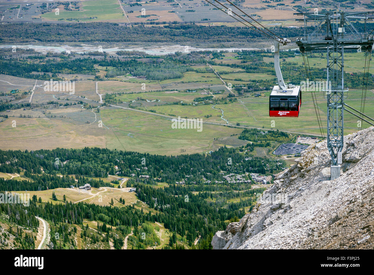 Aerial Tram trasporta i visitatori estivi per la cima; Jackson Hole Mountain Resort; Wyoming; USA Foto Stock