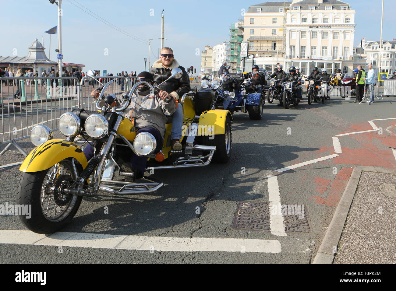 Madeira Drive, Brighton, East Sussex, Regno Unito. Arriverai a Brightona 2015, un evento di beneficenza che raccoglierà fondi per il reparto cardiaco del Royal Sussex Hospital di Brighton Foto Stock