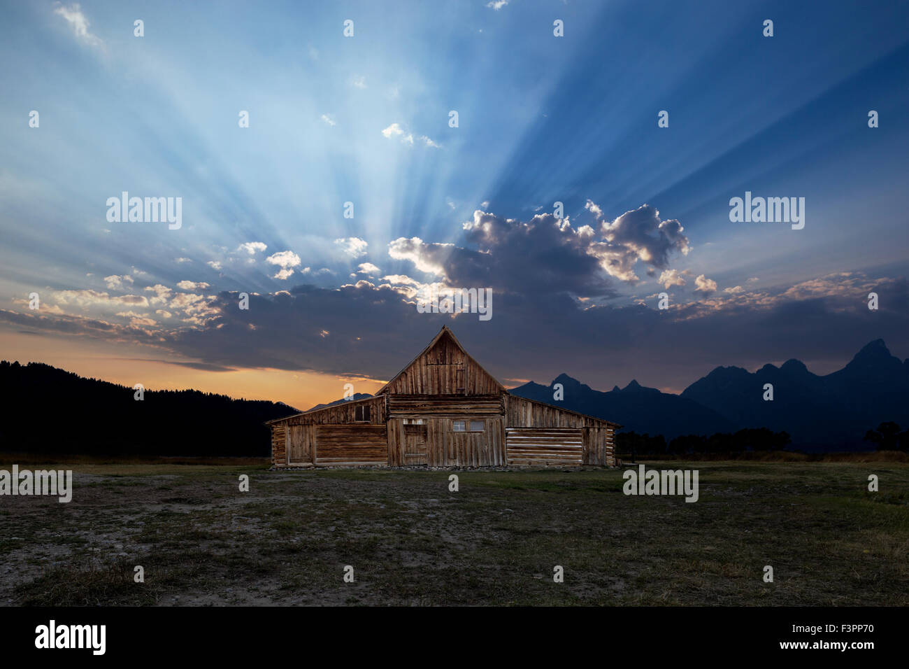 Tramonto storico Thomas Alma & Lucille Moulton barn; Moulton Homestead; Mormone fila distretto storico; il Parco Nazionale del Grand Teton Foto Stock