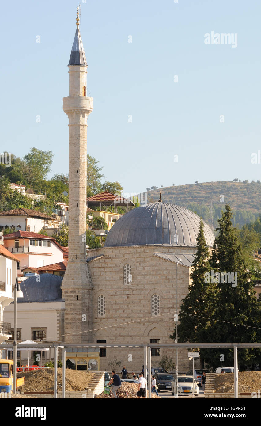 Il minareto e tetto a cupola della moschea di piombo, Xhamia e Plumbit, un 16esimo secolo moschea denominata per la copertura di piombo del suo duomo Foto Stock