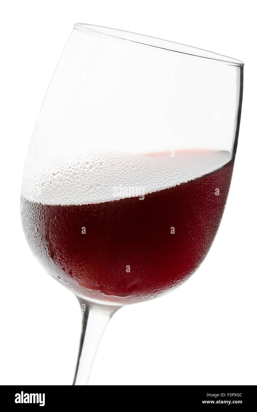 Bicchiere di vino rosso isolato su uno sfondo bianco. Foto Stock