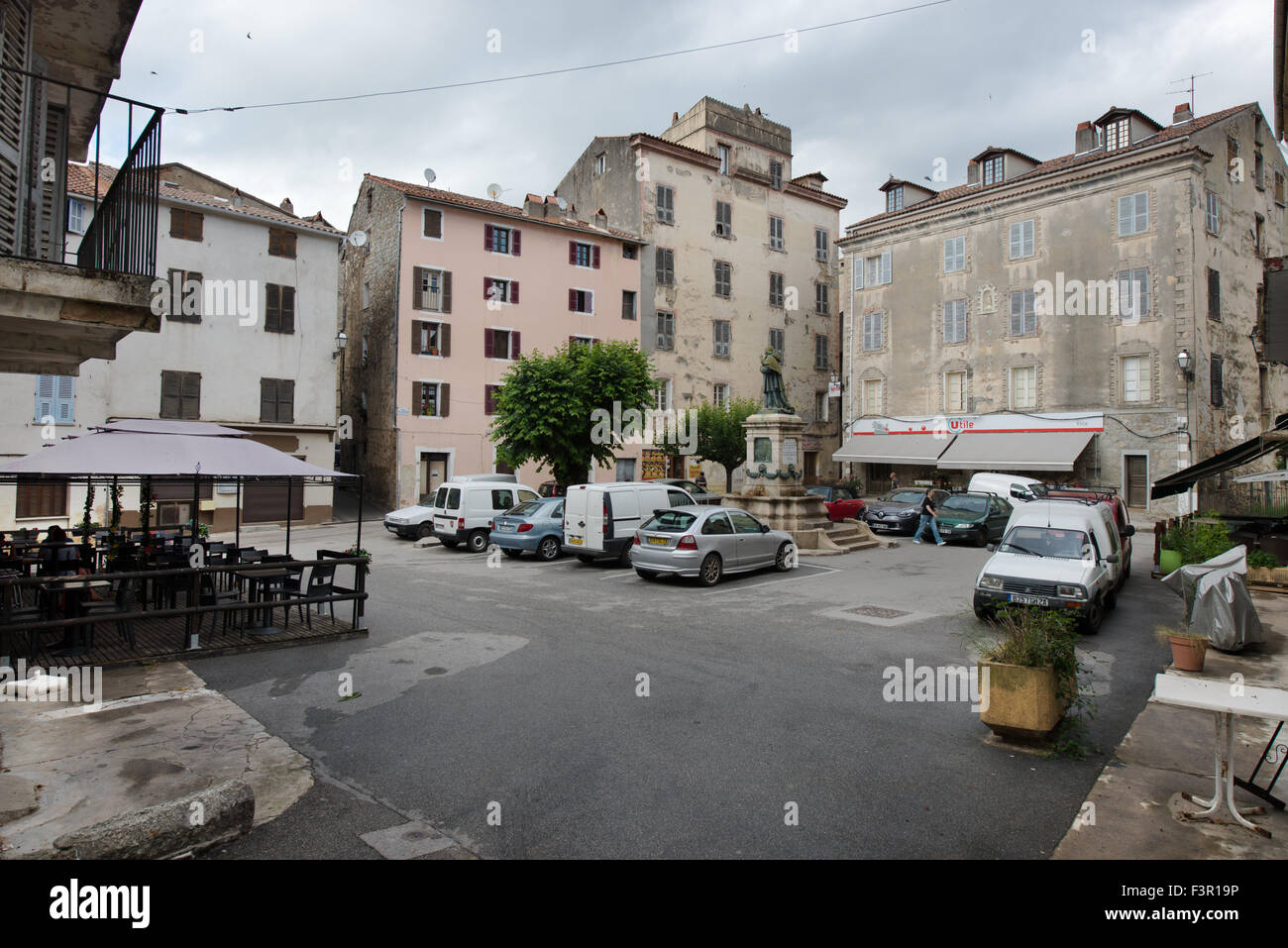 La piazza principale di Vico, Corsica, Francia Foto Stock