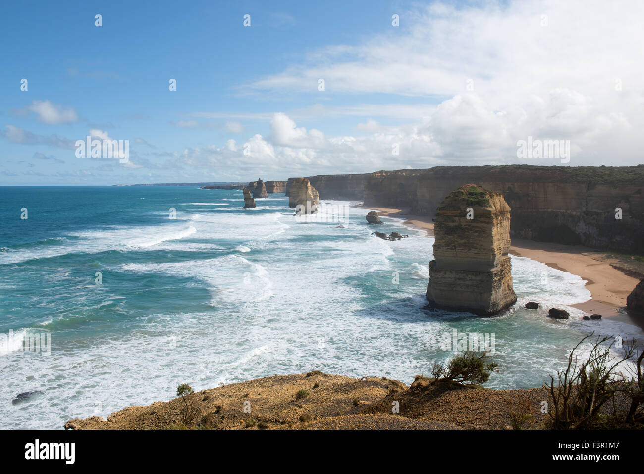 I dodici apostoli, adiacente al Great Ocean Road, Parco Nazionale di Port Campbell, Victoria, Australia Foto Stock