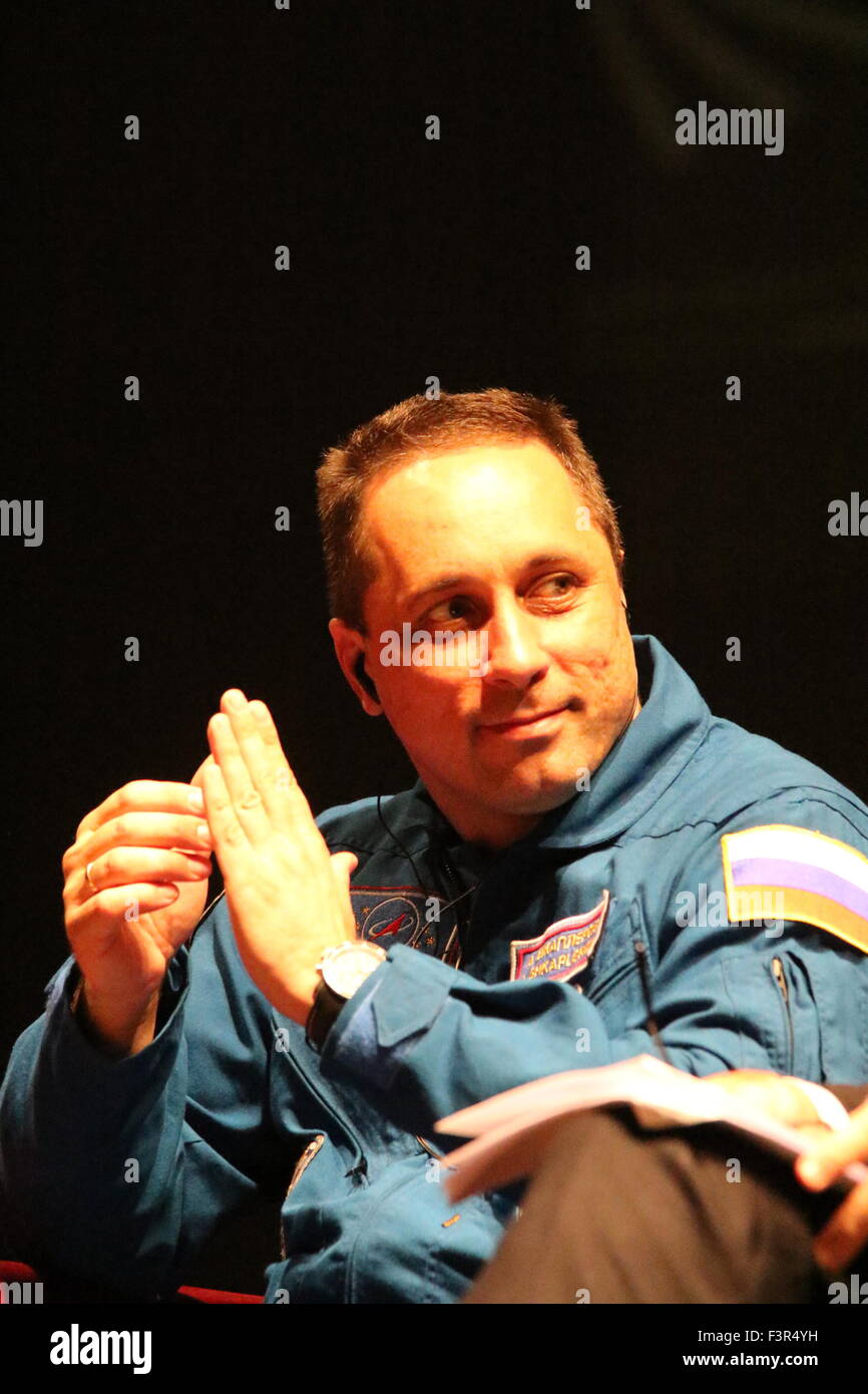 Napoli, Italia. Undicesimo oct, 2015. Anton Skaplerov Roscosmos astronauta, membro dell'equipaggio della missione spaziale Futura, durante la conferenza stampa sul loro seconda missione di lunga durata dell'ASI. Credito: Salvatore Esposito/Pacific Press/Alamy Live News Foto Stock