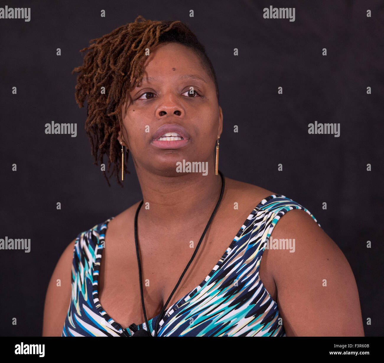 Los Angeles, California, USA. 10 ottobre, 2015. PATRISSE CULLORS, co-fondatore di nero vive la materia, partecipa alla cerimonia inaugurale Politicon, un non-partigiano, Comic-Con style evento per la politica e l'intrattenimento. L'ordine del giorno per i due giorni della manifestazione comprende pannelli, dibattiti, tv e proiezioni di film, live radio, podcast, spettacoli di commedia, prenotate letture, interviste, meet & saluta, mostre d'arte e concerti musicali. © Brian Cahn/ZUMA filo/Alamy Live News Foto Stock