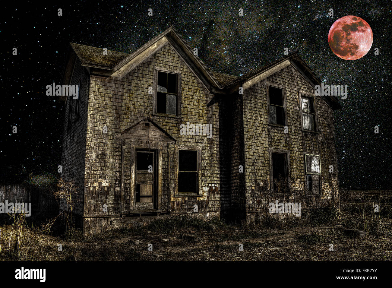 Haunted House con luna di sangue Foto Stock