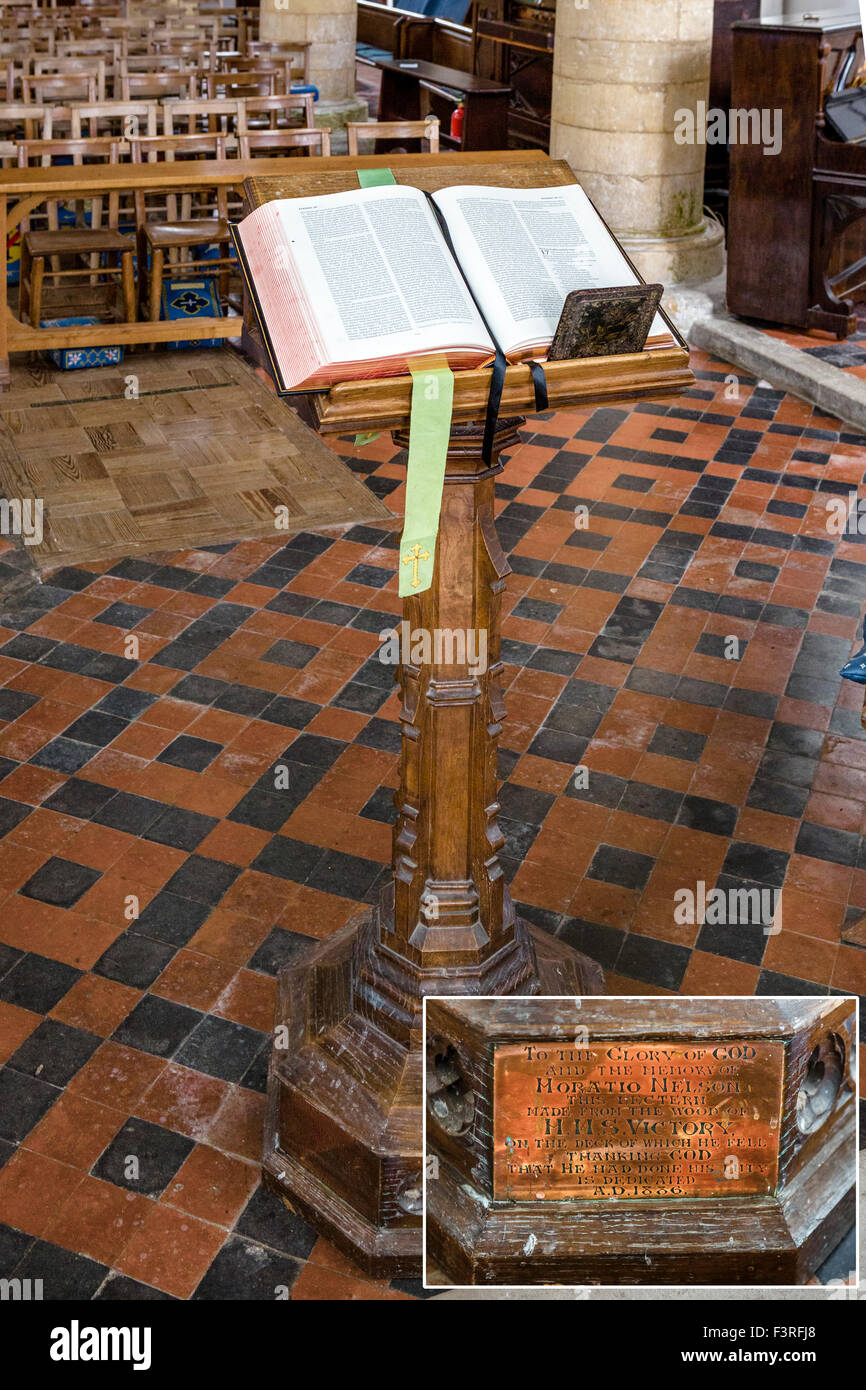 Il leggio nella Chiesa di Tutti i Santi, realizzato dal legno di Nelson nave ammiraglia HMS Victory, Burnham Thorpe, Norfolk, Inghilterra, Regno Unito Foto Stock