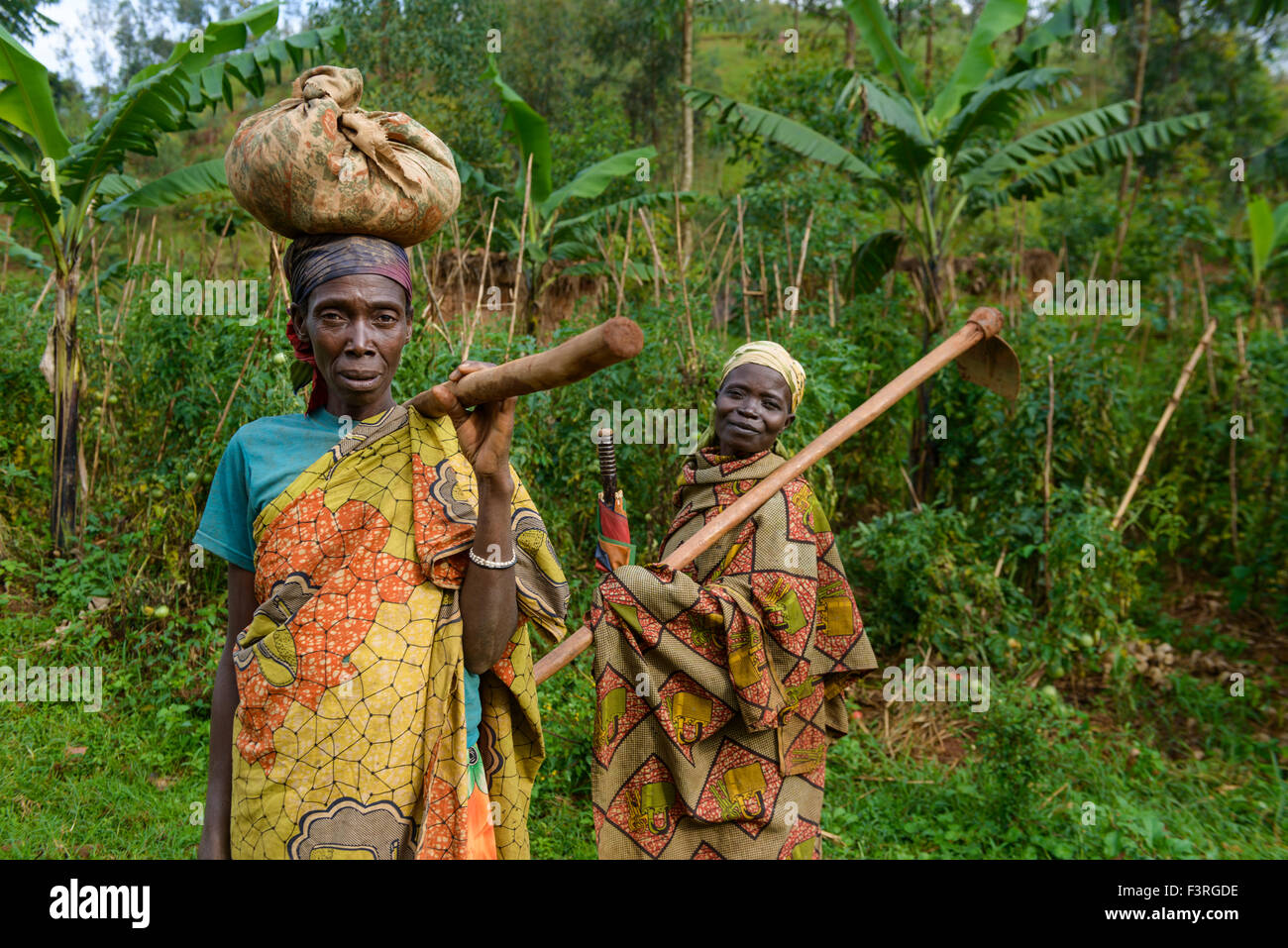 Le Donne Con Abiti Tradizionali Burundi Africa Foto Stock Alamy